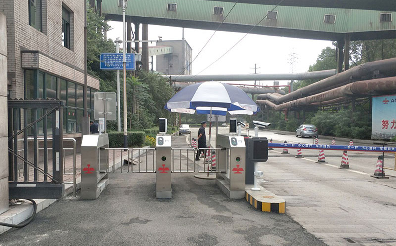 你们工厂的闸机够刚吗？被摩托车撞了，还能正常使用吗？